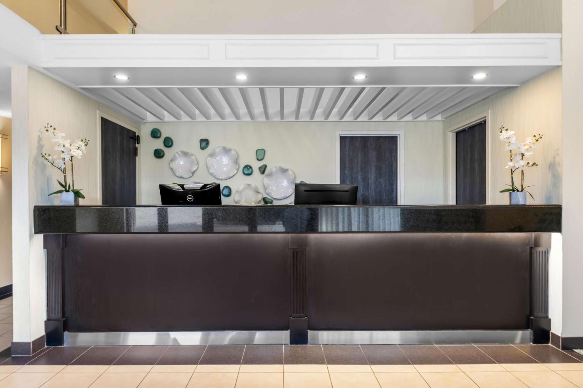 Hotel Western Halton Hills